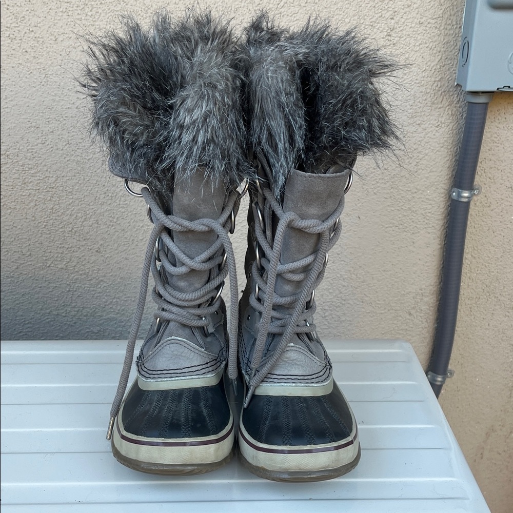 Sorel Women's Black and Gray Fur-Trimmed Boots